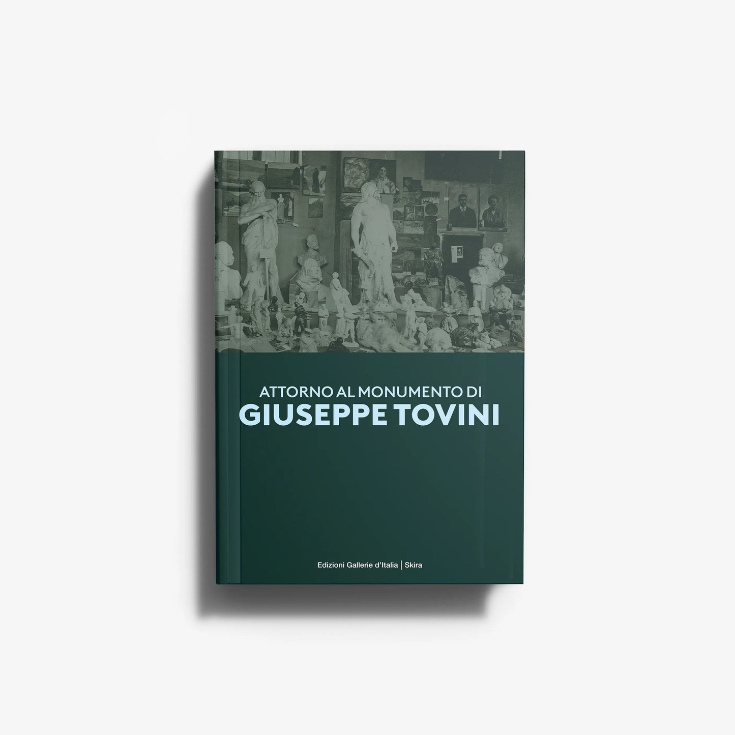 Attorno al monumento di Giuseppe Tovini