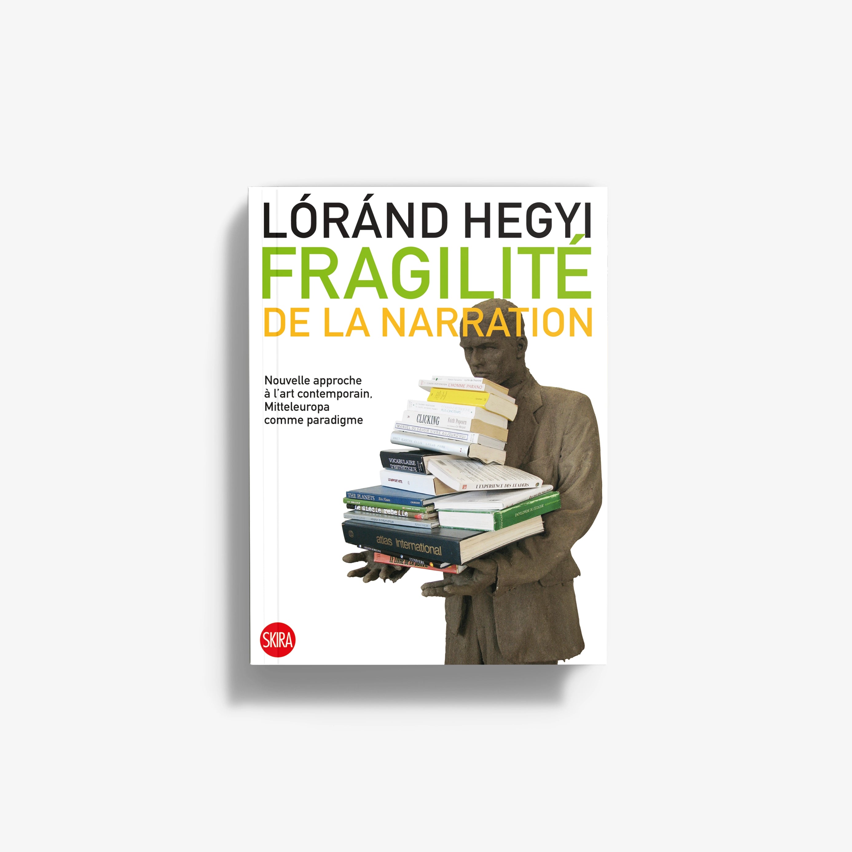 Book cover of Lóránd Hegyi, Fragilité de la narration, with a figure holding stacked books