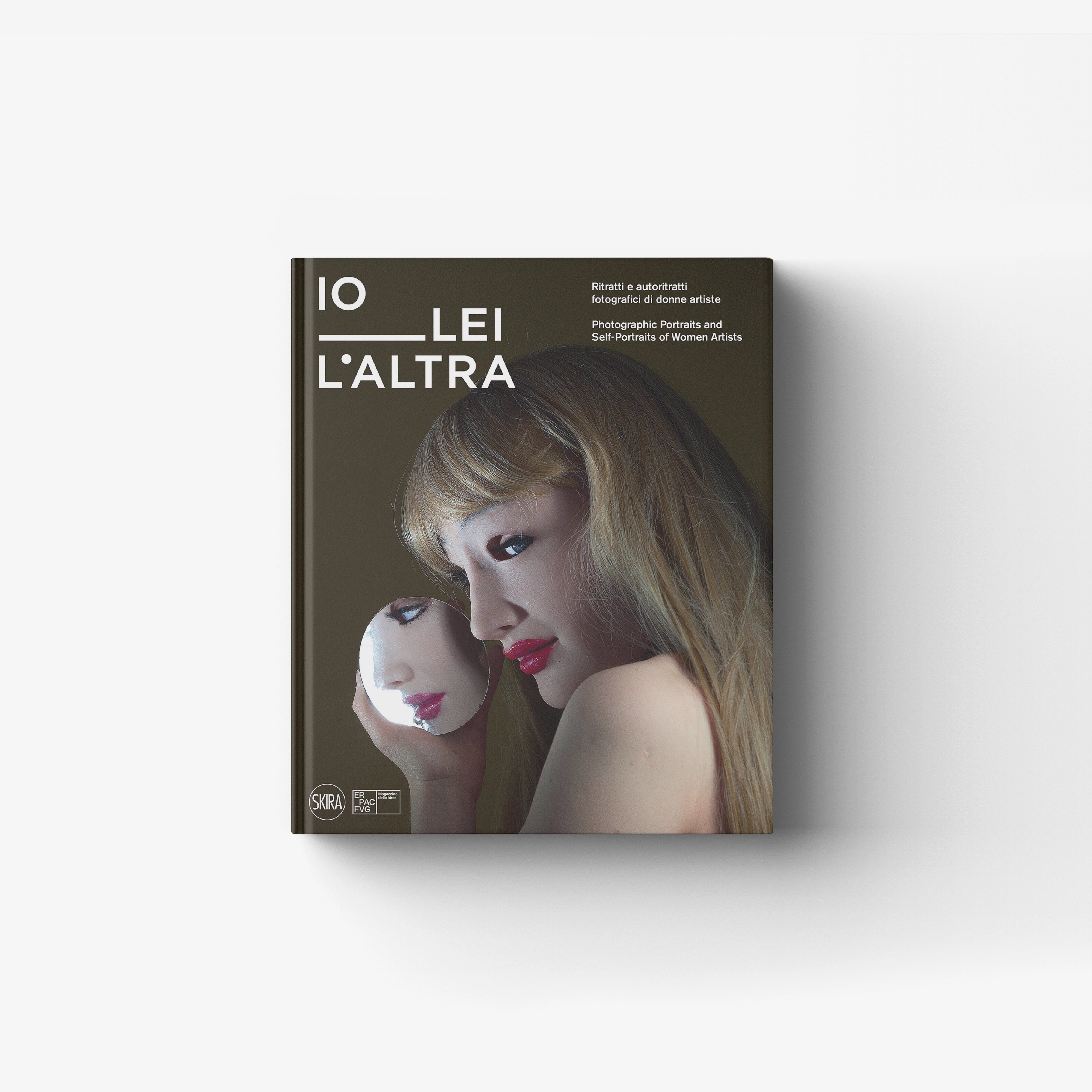 Art book in dark olive with cover portrait, Skira Arte, photographic portraits and self-portraits of women artists