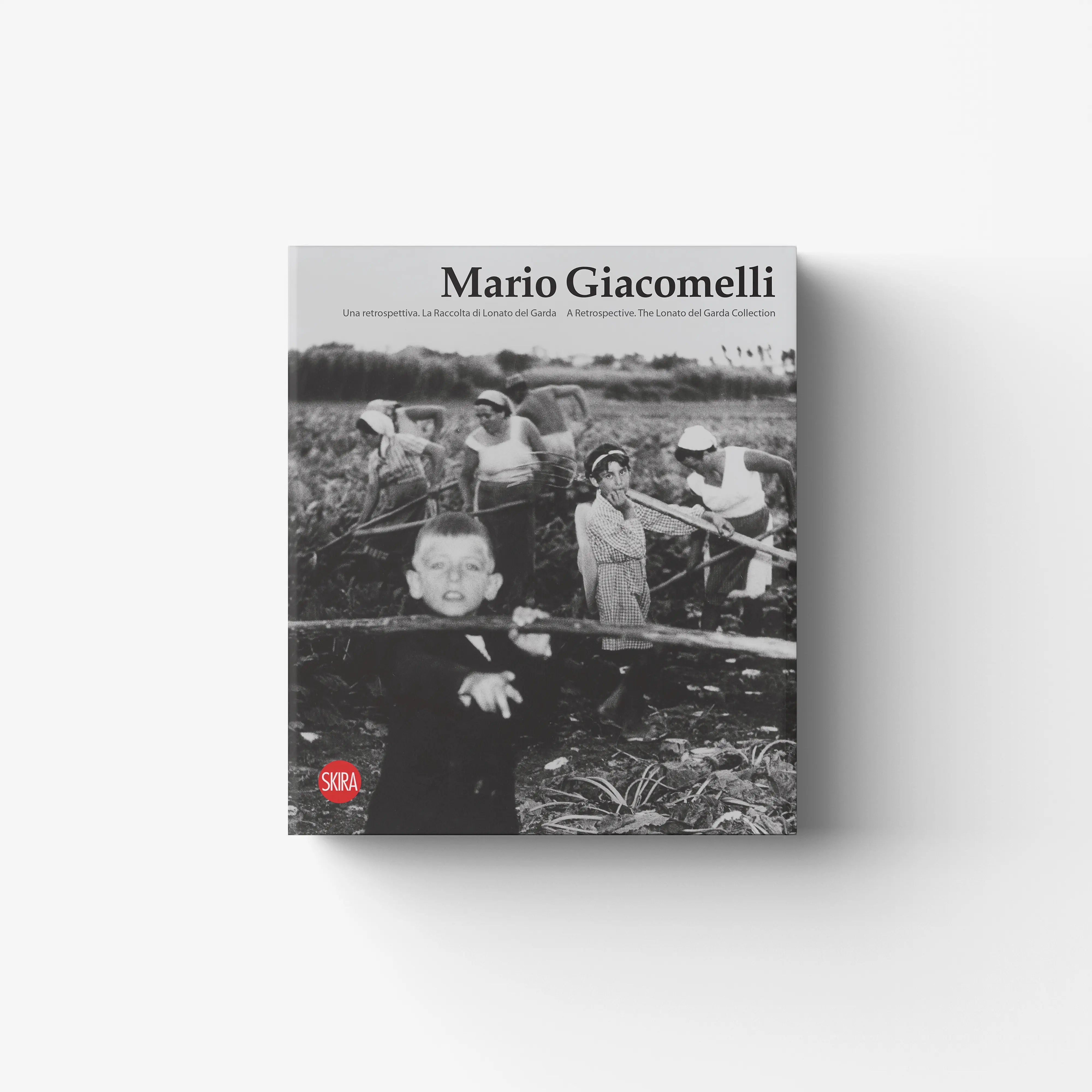 Photographic monograph by Skira Arte, Mario Giacomelli, black and white cover, Selezione di opere dal 1955 ai primi anni ottanta