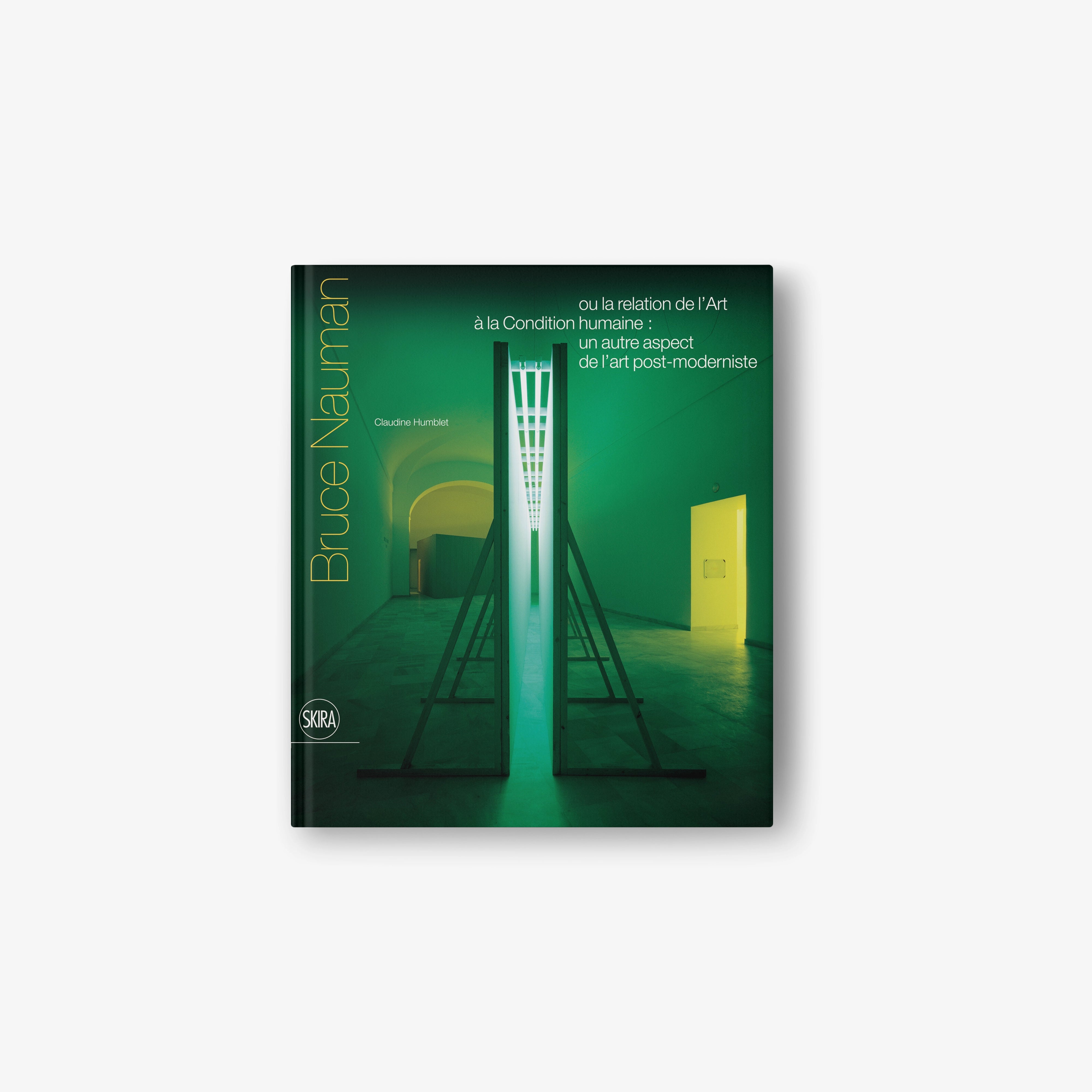 French-edition art book with green cover and architectural doorway illustration