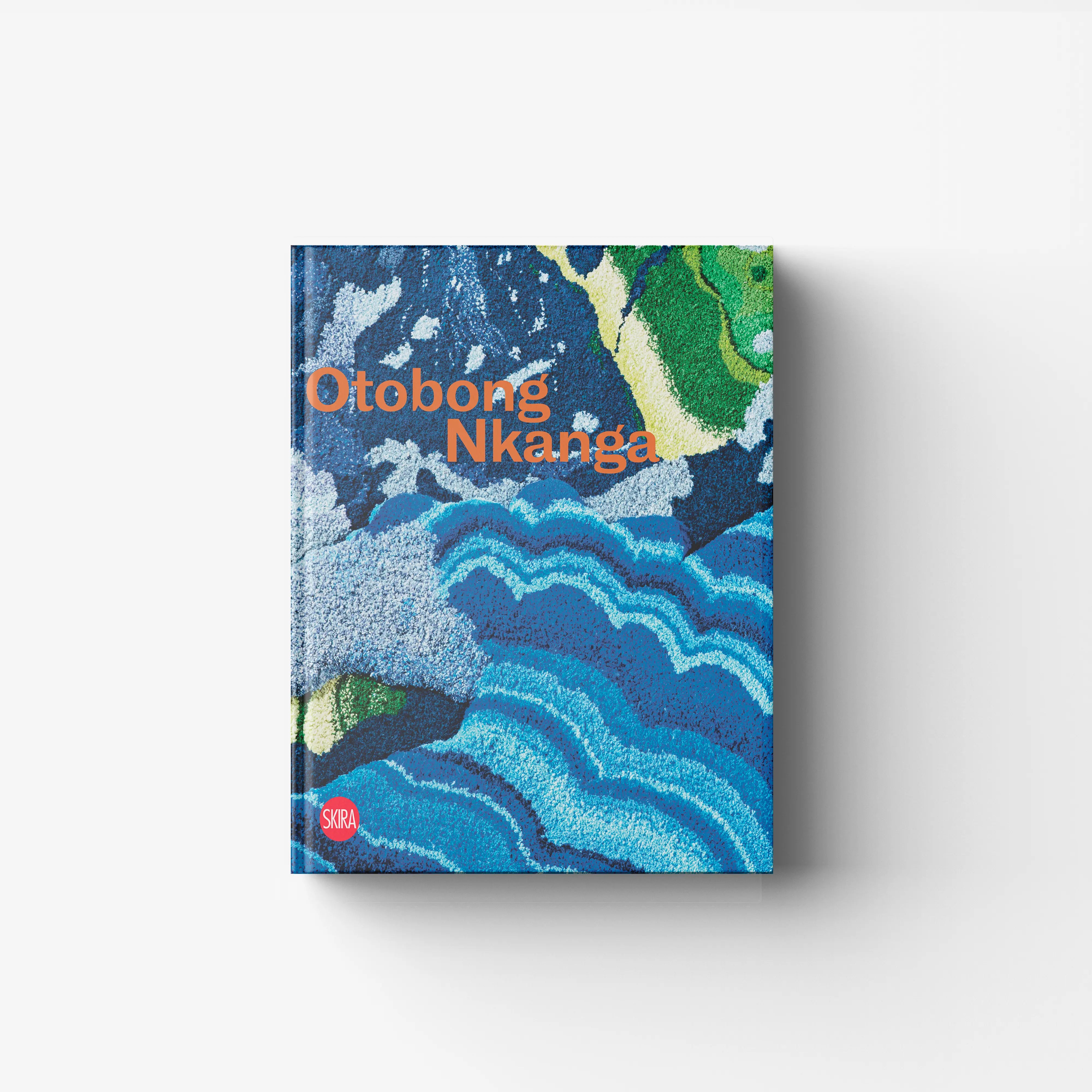 Contemporary art catalogue cover by Skira Arte, Otobong Nkanga, blue and green textured artwork, themes colonialismo e conseguenze sociali