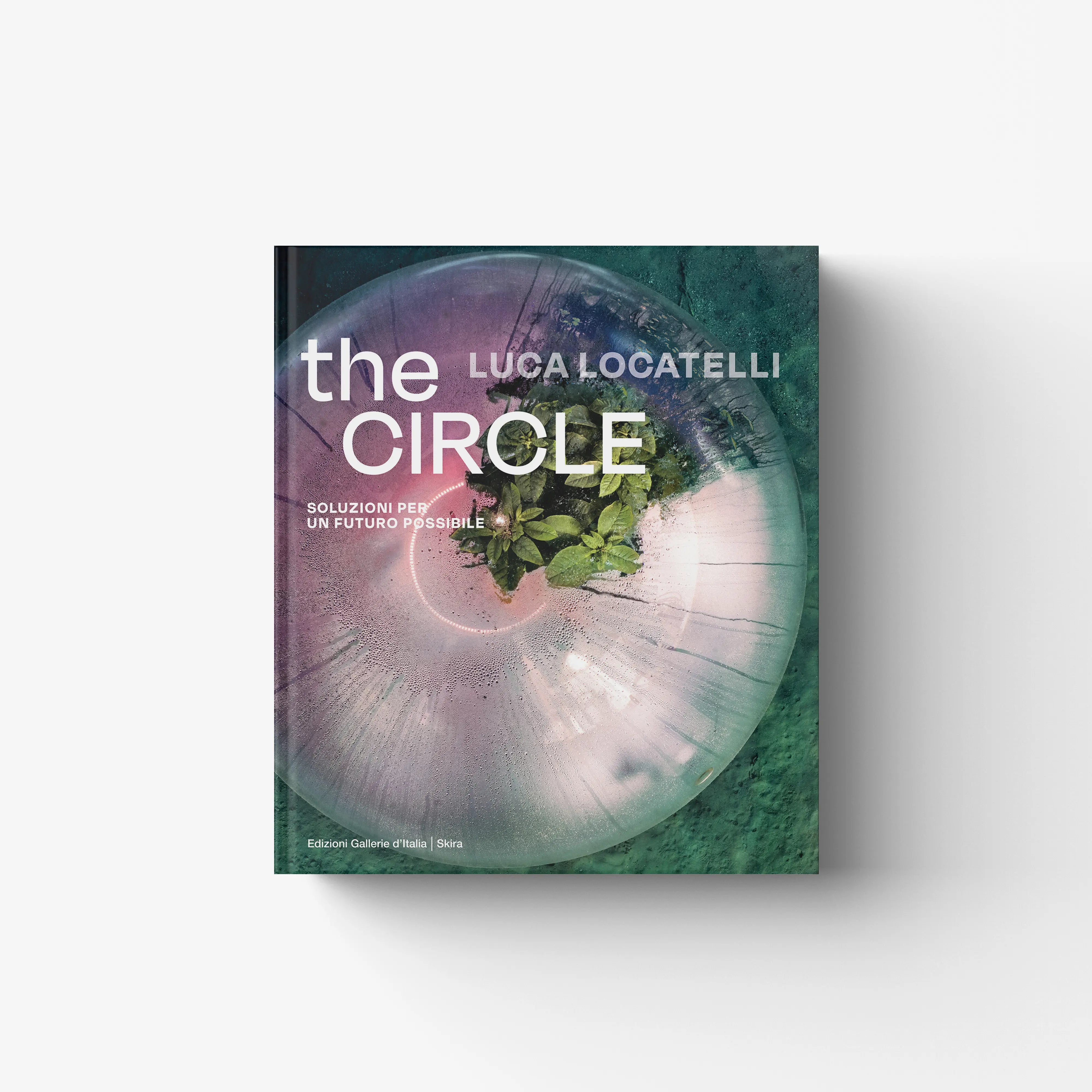 Fotolibro di fotografia documentaria in multicoloured cover with Luca Locatelli and Skira Arte, circular economy theme
